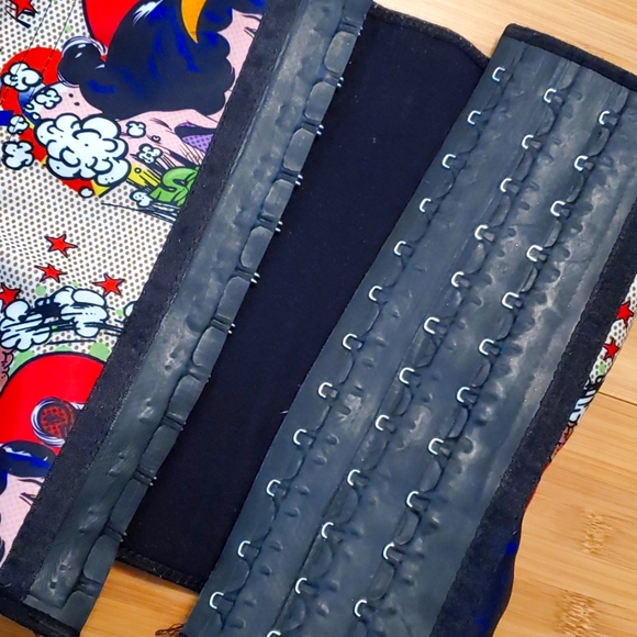 Shape Waist, Waist trainer size medium good used condition, fun print,3 row hook - Picture 3 of 3